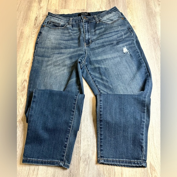 💝Judy Blue Distressed Patch Boyfriend Fit Jean size 11/30 - Picture 10 of 13